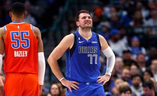  东契奇40+三双难救独行侠负灰熊  