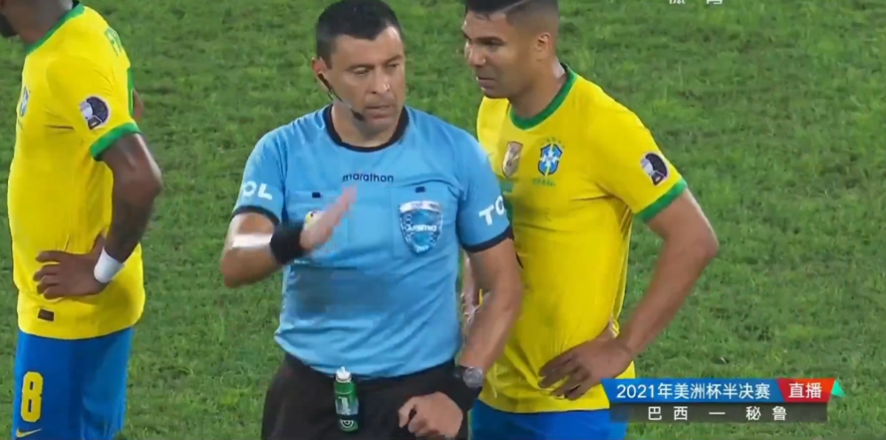  科西嘉德比战火药味十足双方球员激烈对抗